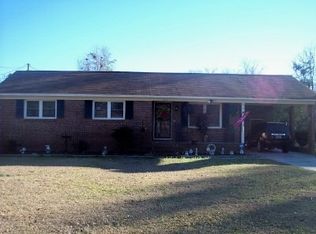 616 Elizabeth Ln, Dillon, SC 29536