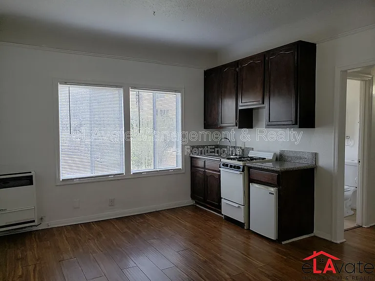 437 W 50th St #2 — Photo 3