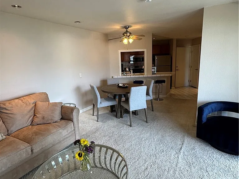 650 The Vlg #210 — Photo 6