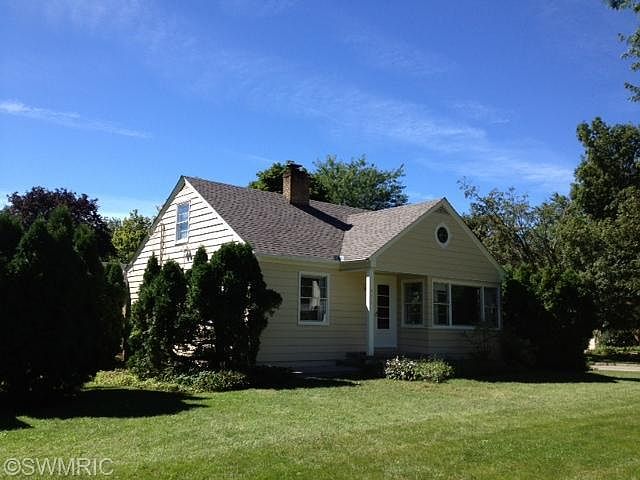 1st image of 411 N Dr W