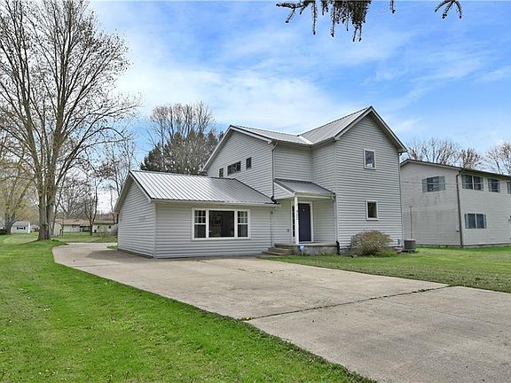 3rd image of 952 Rosegarden Dr NE