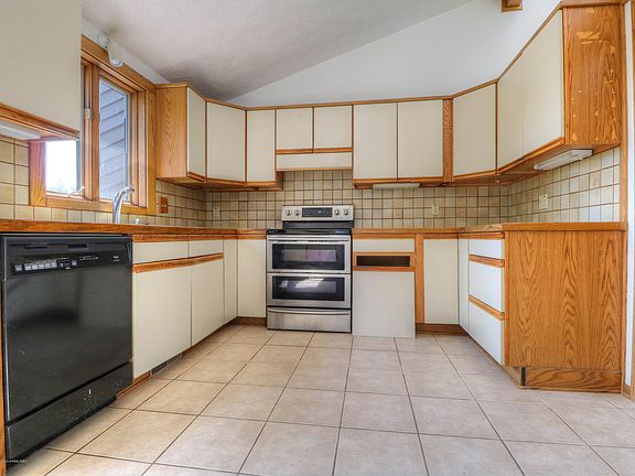 5th image of 1149 Bonanza Dr
