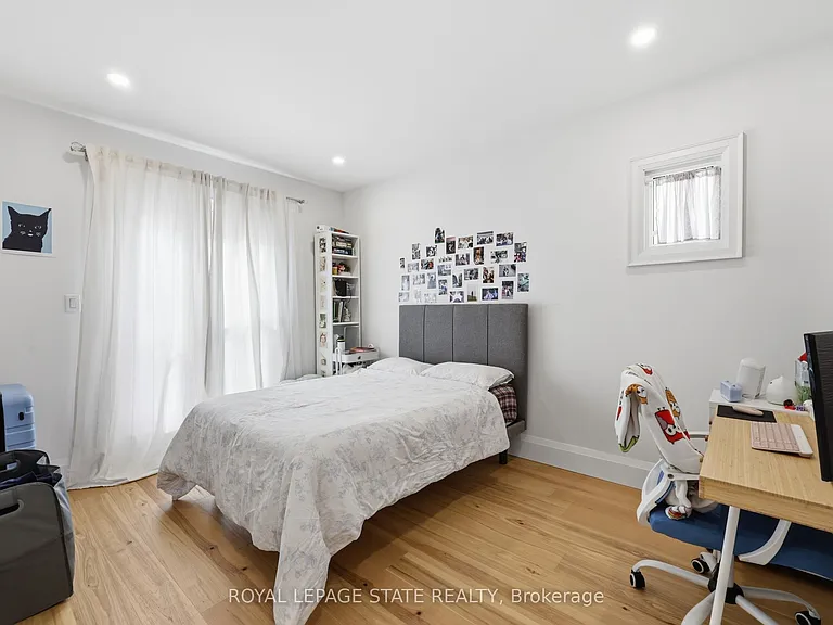 129 Jackson St W — Photo 14