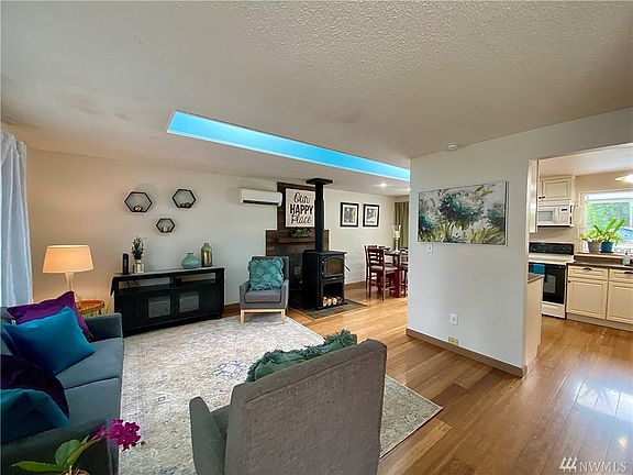 5th image of 19105 75th St E