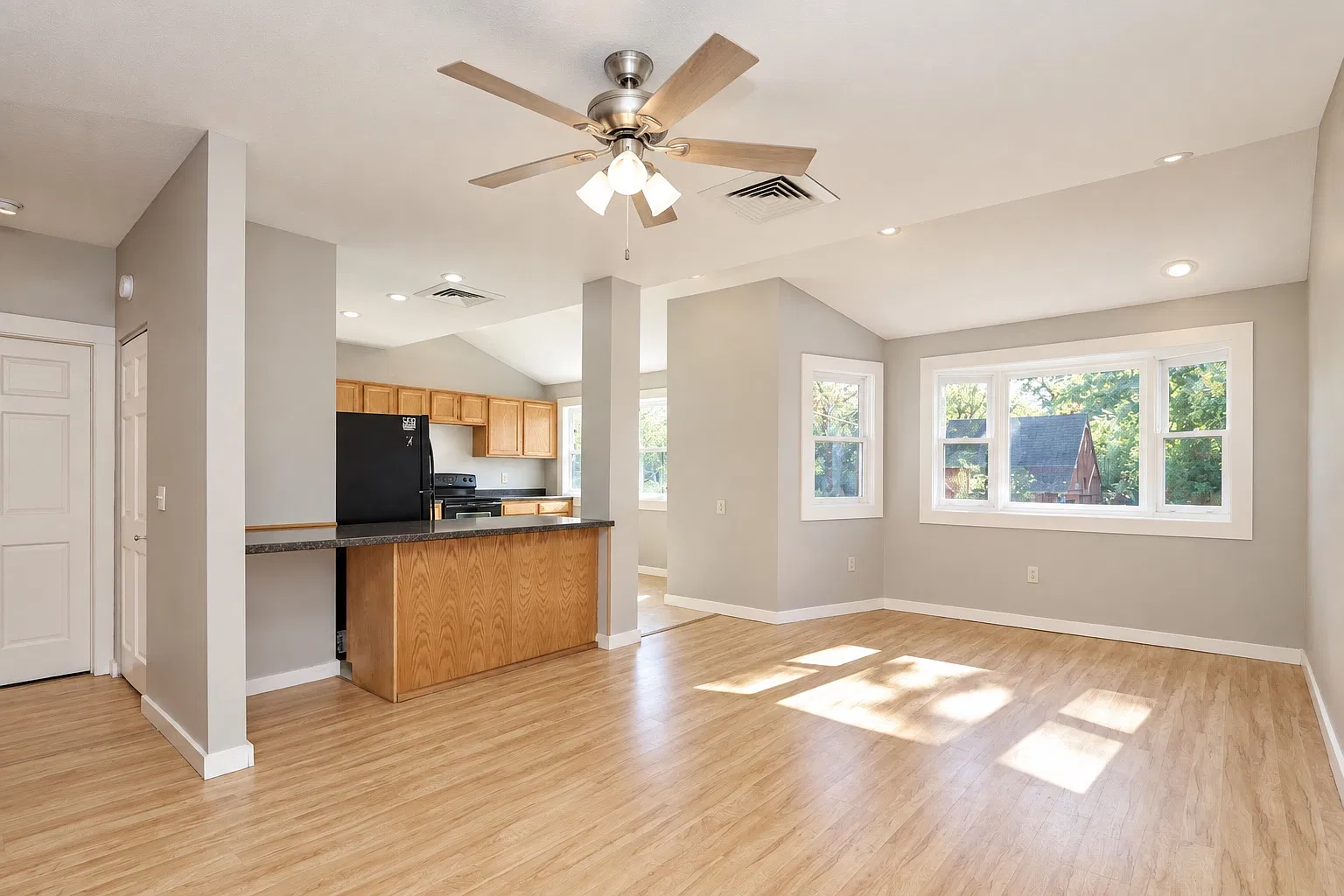 2 bed, 1550 sqft, $1,650 — Photo 2