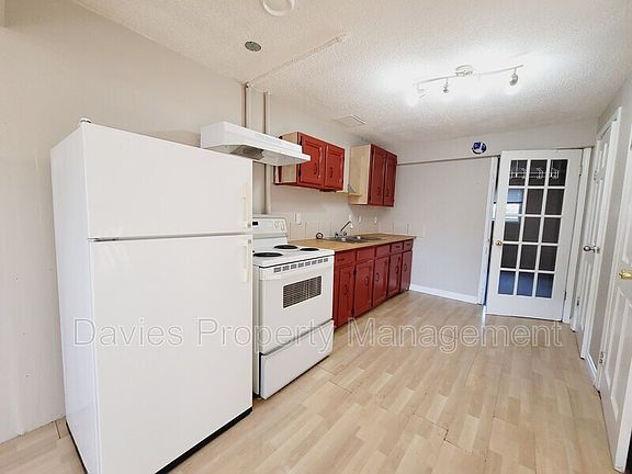 4th image of 4724 33a Ave NW #2