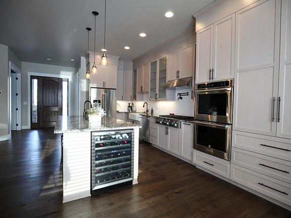 4th image of 382 S Pennington Ct