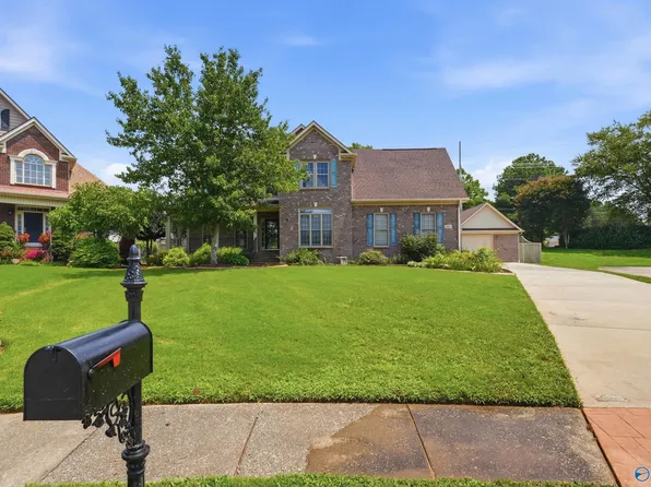 161 Redcliffe Dr, Huntsville, AL 35806