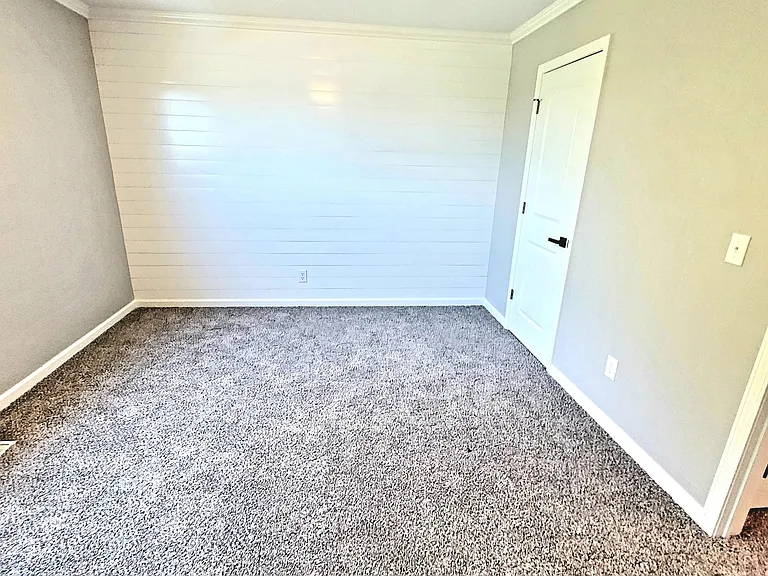 219 E 4th St #219 — Photo 27
