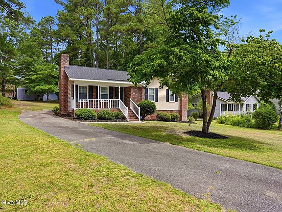 3rd image of 172 Evergreen Court