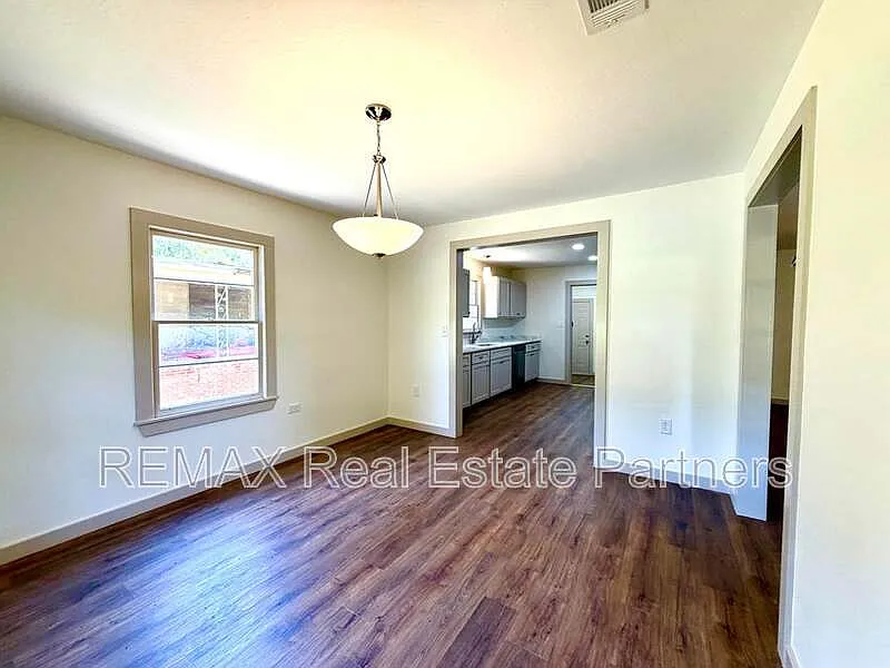 3 bed, 2.0 bath, 1421 sqft, $1,650 — Photo 4