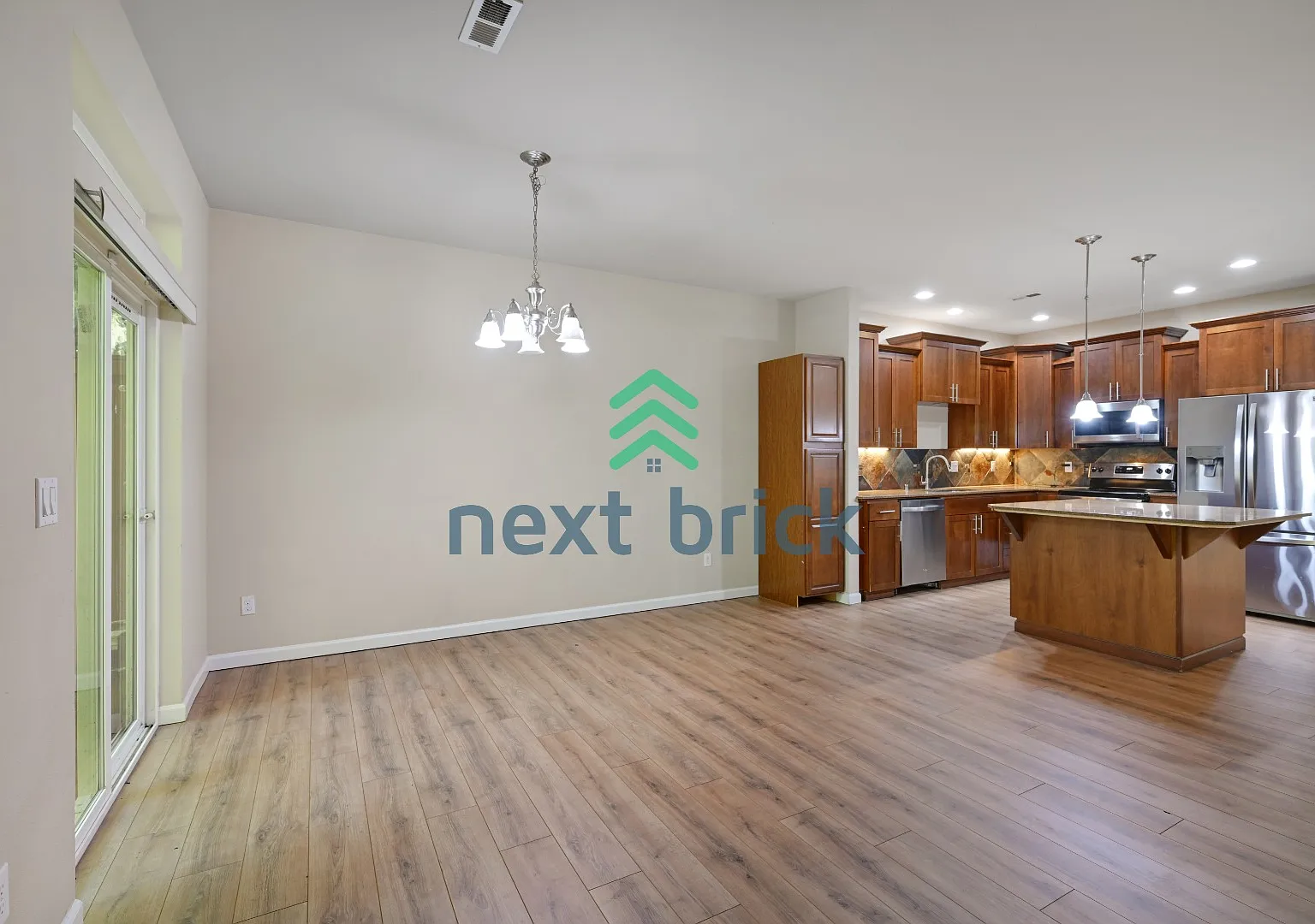 "Spacious 4-Bed Townhouse Retreat: 3.5 Baths & 2400 sq ft of Comfort in Auburn, WA!" — Photo 4
