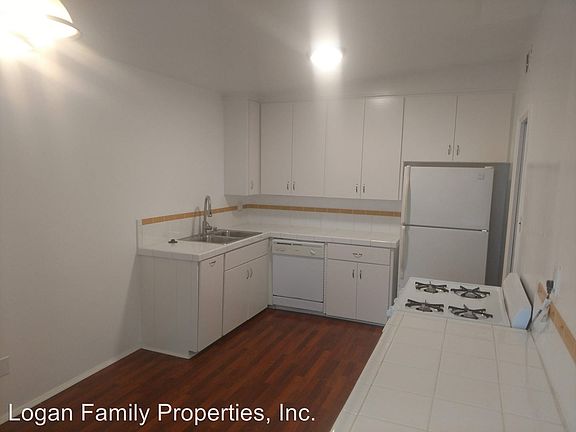 3rd image of 4477 Clairemont Dr