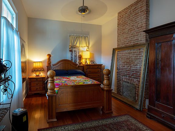 3rd image of 2840 Annunciation St