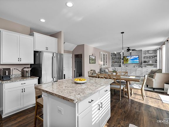 5th image of 47 Windstone Dr