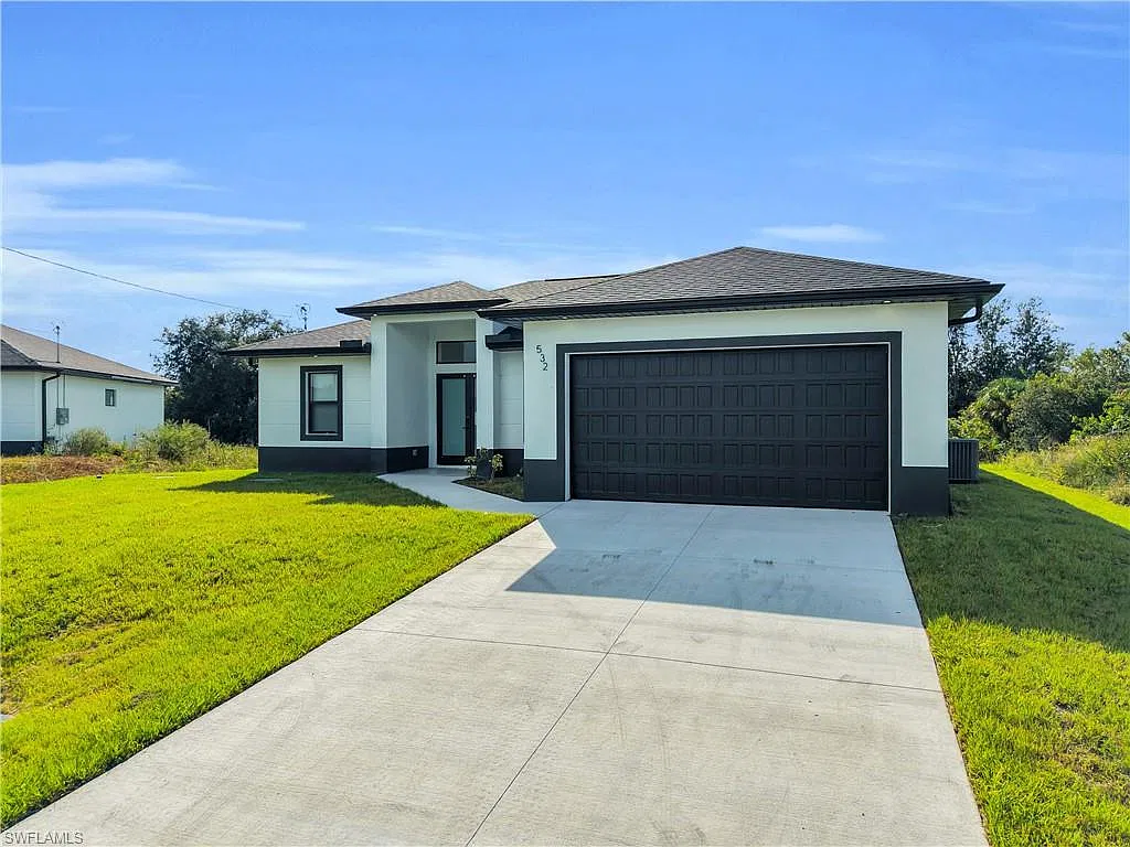 3 bed, 2.0 bath, 1639 sqft, $2,200 — Photo 1