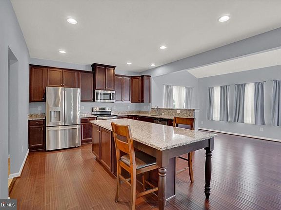 2nd image of 1081 Countryside Rd