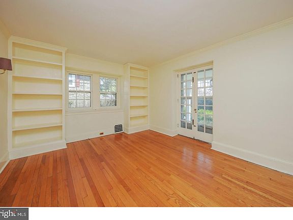 5th image of 17 E Willow Grove Ave