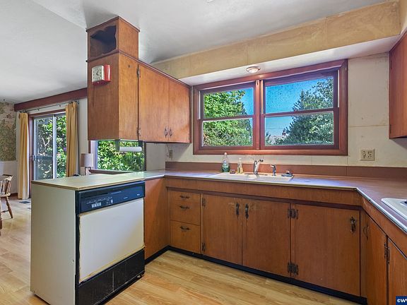 5th image of 2955 Wedgewood Ct NE
