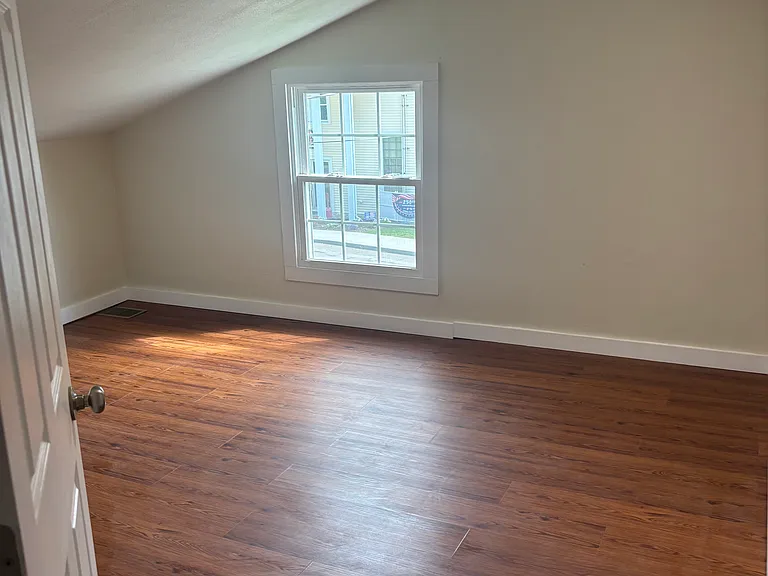 South bedroom 12' x 13.5'