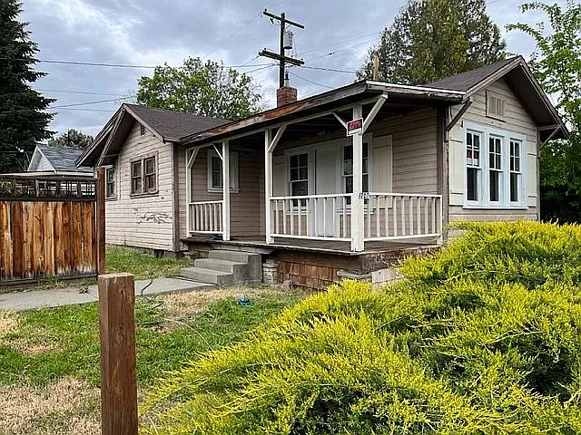 1707 Bell St photo 1