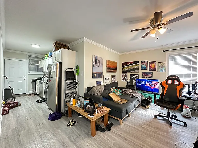 4222 N Clark St #2 — Photo 5