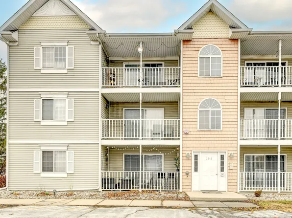 2343 99th St APT 1-A, Highland, IN 46322