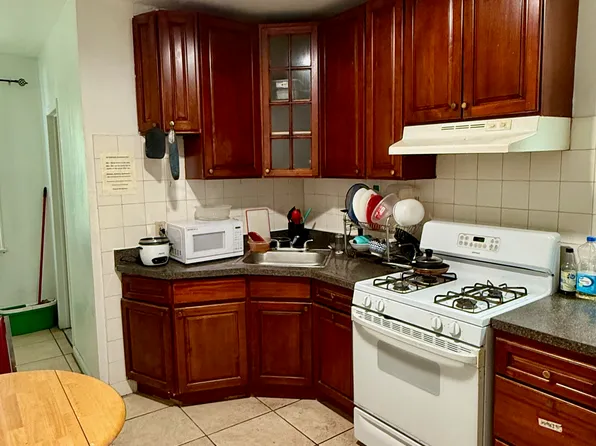 164 Jewett Avenue image 8 of 10