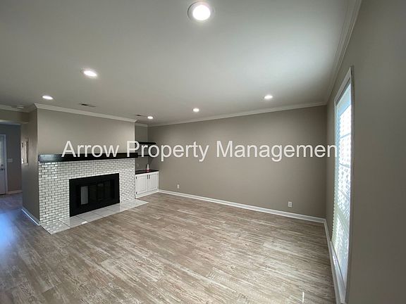 4th image of 120 Academy Sq