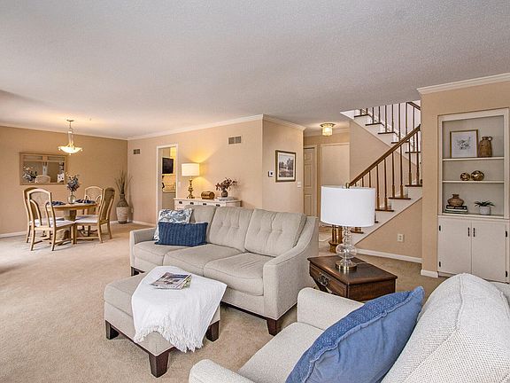4th image of 3636 Woodcliff Dr