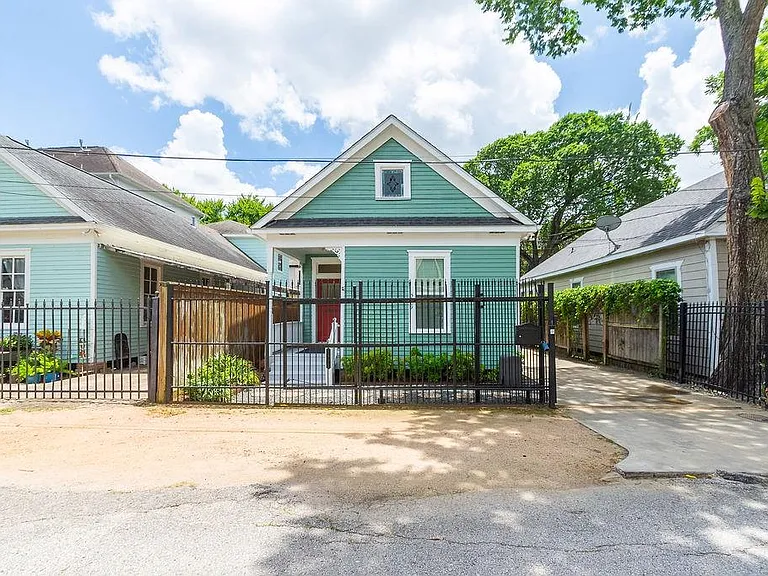 3909 Barnes St — Photo 2