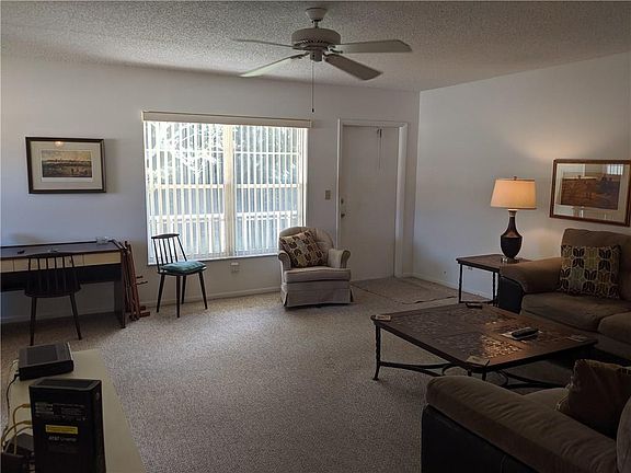 4th image of 22 Pine Arbor Ln