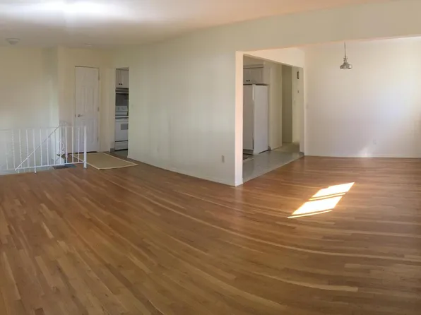 (undisclosed Address), Roslyn Hts, NY 11577