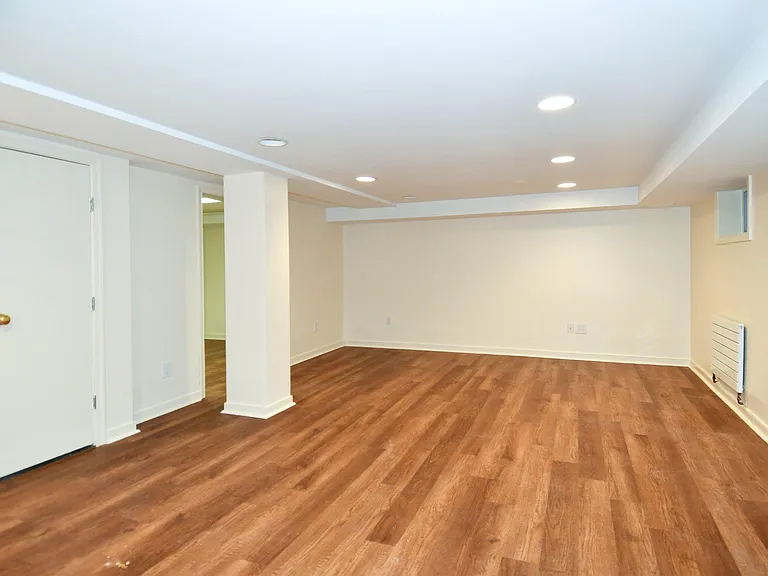 2608 Fordham Rd — Photo 38