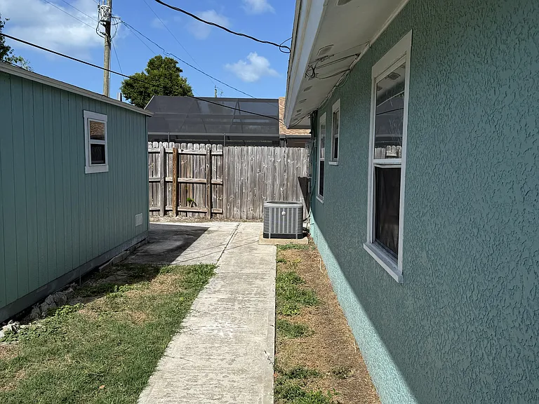 696 102nd Ave N #A — Photo 20