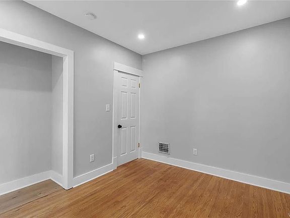 4th image of 204 Norwalk Ave