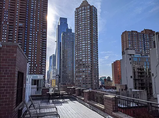 Rented by Avenues Real Estate | media 15