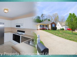 517 Arbor Creek Dr, Holly Springs, NC 27540