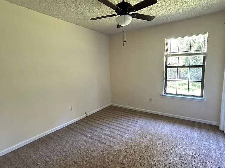 109 Larkin Ct — Photo 12