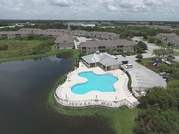 9920 Carlsdale Dr — Photo 2