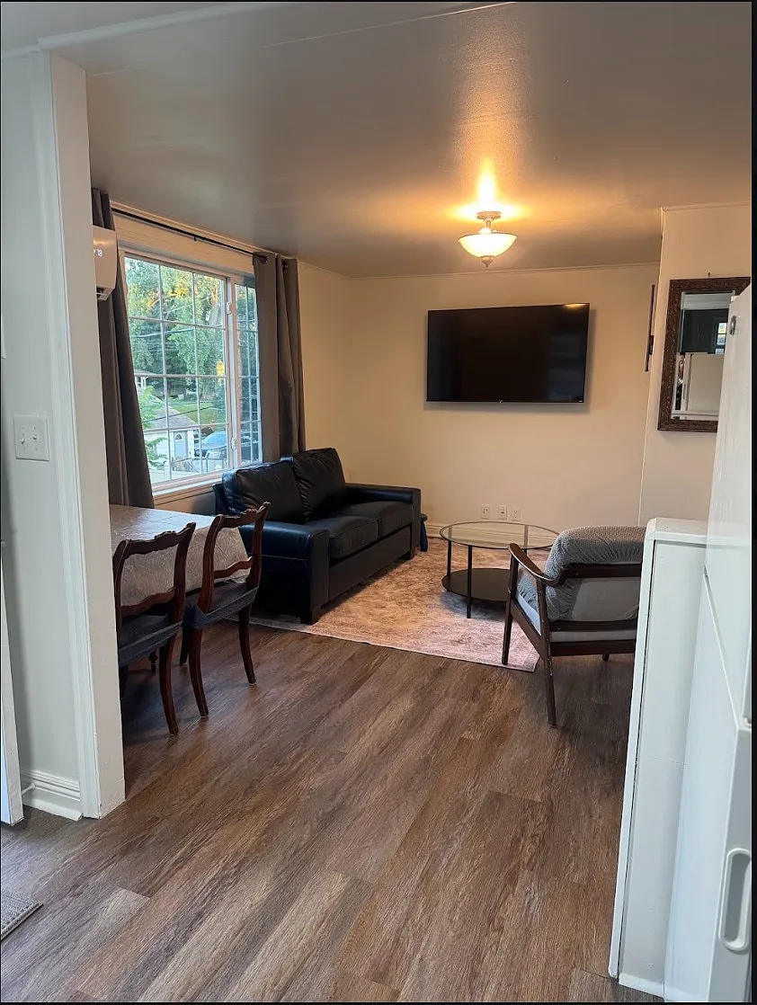 4209 Washington St NE — Photo 2