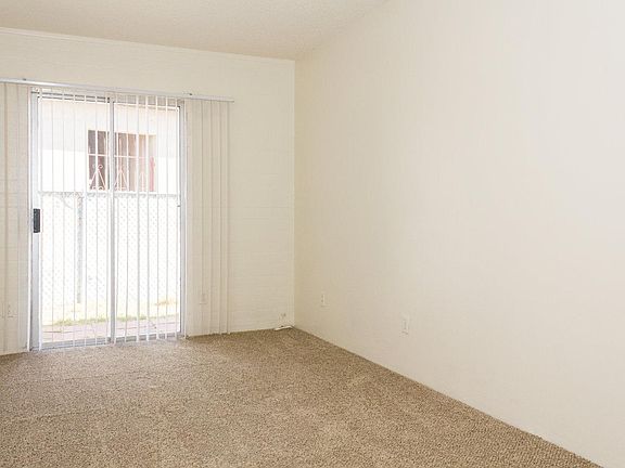 4th image of 600 E Bromley St #1