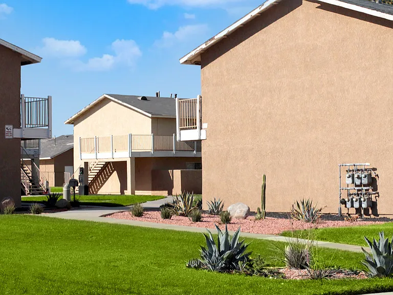 Hesperia Regency Apartments — Photo 8