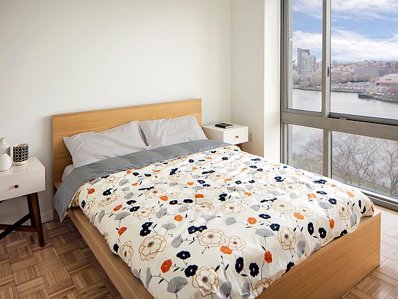 5th image of 888 Main St APT 1212