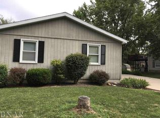 2412 Anchor Dr, Bloomington, IL