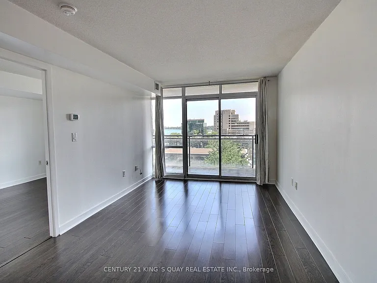 15 Fort York Blvd #711 — Photo 6