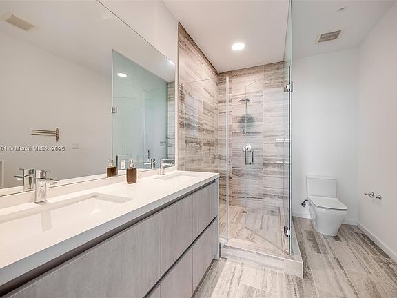 5th image of 3156 SW 27th Ave Unit 402