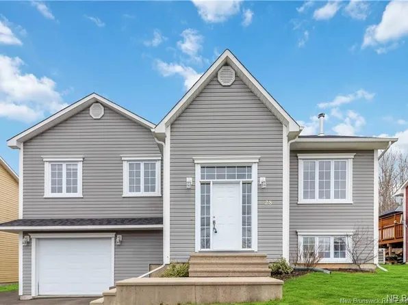 28 Brandon Ct, Fredericton, NB E3G 0X5
