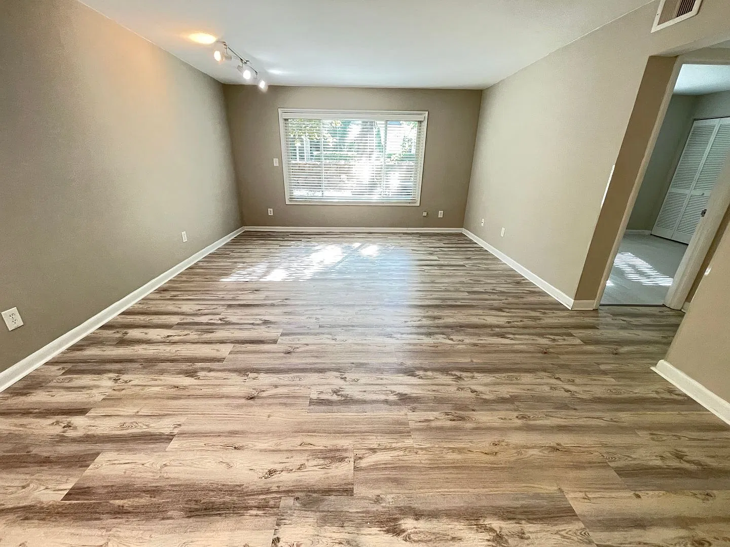 Awesome location walking distance to UNC, 2br w/ updates in Chancellor Square — Photo 3