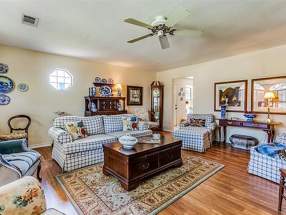 5th image of 104 Ellen Ln